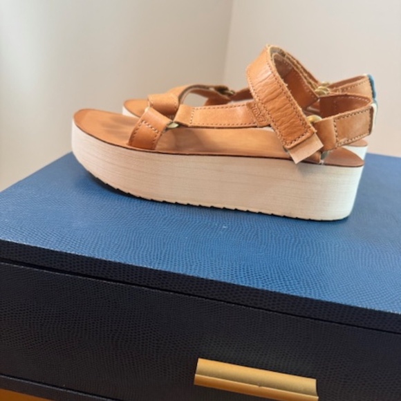 Teva leather platform sandals, Size 7 - Picture 1 of 4